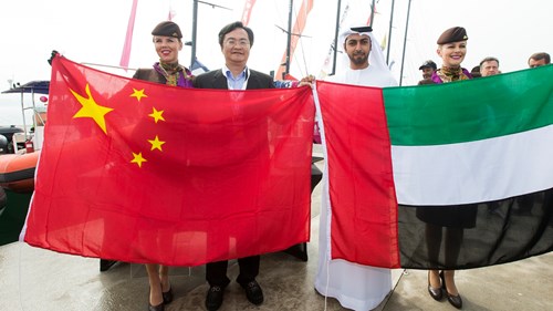Sultan Al Dhaheri of Abu Dhabi Tourism & Culture Authority exchanges flags with Mr Deng Zhong, Vice Mayor of Sanya - Photo by Ian Roman.jpg